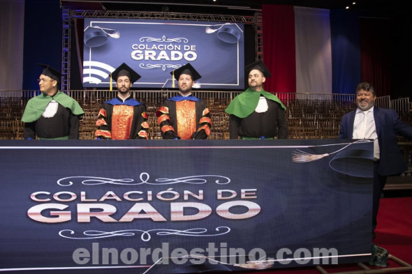 En “Majestic Hall” de Ponta Porã se graduaron nuevos profesionales especializados en Medicina, quienes cursaron sus estudios en Universidad Central del Paraguay sede Pedro Juan Caballero. El creador de la carrera de Medicina licenciado Carlos Bernardo acompañó la ceremonia. (Foto: Asesoría de Prensa de UCP sede PJC).