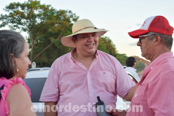 Durante la ceremonia de inauguración, se destacó el trabajo conjunto de las autoridades municipales y la colaboración de los vecinos para hacer posible la realización de esta mejora en la infraestructura urbana. (Foto: Dirección de Comunicaciones de la Gobernación de Amambay).