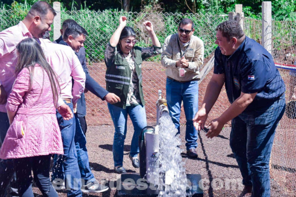 En comunidad indígena Jasukavenda de Capitán Bado, gobernador Juancho Acosta inaugura viviendas populares y un pozo artesiano