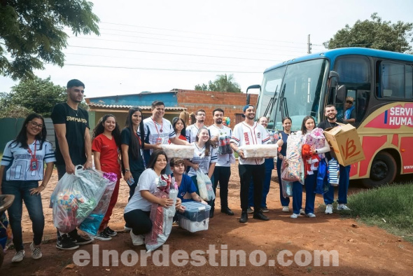 El Proyecto Solidario “Doctores de la Sonrisa”, compuesto por estudiantes de UCP sede Pedro Juan Caballero, realizó varias entregas de juguetes y donaciones en diversas localidades de la región, tanto en Paraguay como en Brasil. (Foto: Asesoría de Prensa de Universidad Central del Paraguay sede Pedro Juan Caballero).