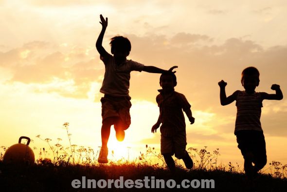 Siempre que las cosas que hagamos sean positivas y constructivas para nosotros mismos y los demás son recomendables de hacer para sumar a nuestra felicidad y contento. El deporte, la vida sana, el arte, la cultura, la amistad, el ayudar a otros, y sobre todo, el dar amor es la clave para ser felices. (Foto: Divulgación).