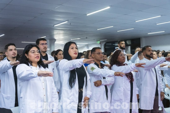 Quedó Chico: Apretada y emotiva recepción a nuevos alumnos de la Carrera de Medicina en Universidad Central del Paraguay 