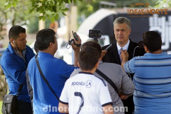 Siempre atento y paciente con los requerimientos de la prensa, el actual candidato a la intendencia municipal señor José Carlos Acevedo Quevedo se caracteriza por tener una comunicación fluida y transparente acerca de su gestión administrativa. (Foto: Diego Lozano para Ideas del Norte Consultora Publicitaria).