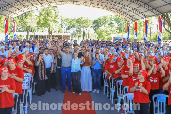El presidente de la República Santiago Peña expresó su satisfacción al afirmar que cerca de cien mil familias paraguayas ahora cuentan con mejores ingresos gracias a estos nuevos empleos. (Foto: Presidencia de la República del Paraguay).