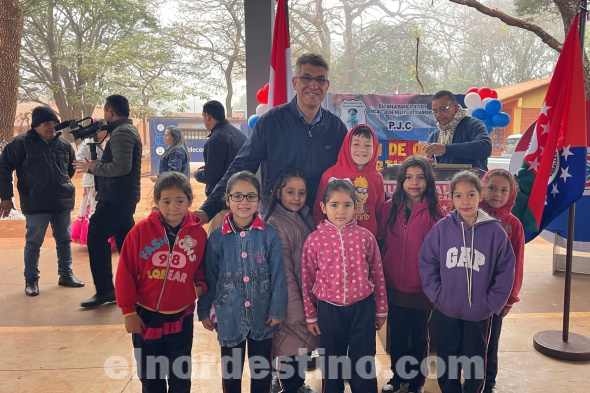Con recursos propios, intendente Acevedo sigue entregando grandes obras en escuelas del distrito de Pedro Juan Caballero