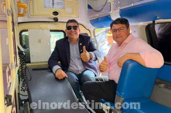 La actividad principal fue la entrega de diez ambulancias destinadas a mejorar la atención de emergencias en los seis distritos que componen Amambay: Pedro Juan Caballero, Bella Vista Norte, Capitán Bado, Zanja Pytã, Karapaí y Cerro Corá. (Foto: Dirección de Comunicaciones de la Gobernación de Amambay).