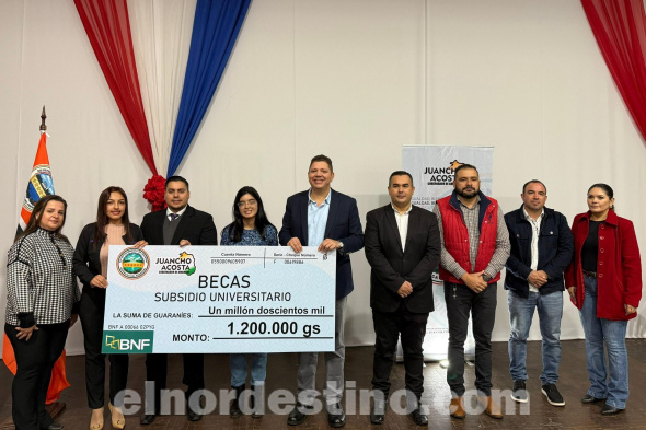 Juancho Acosta sigue reafirmando un compromiso firme de apostar por la educación como herramienta de transformación personal y social, confiando en el talento, fuerza, y ganas de salir adelante que tiene la juventud amambayense. (Foto: Dirección de Comunicaciones de la Gobernación de Amambay).