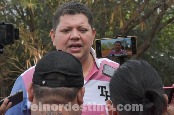 Gobernador Juancho Acosta en persona verifica trabajos de empedrado en los distritos de Pedro Juan Caballero y Zanja Pytã