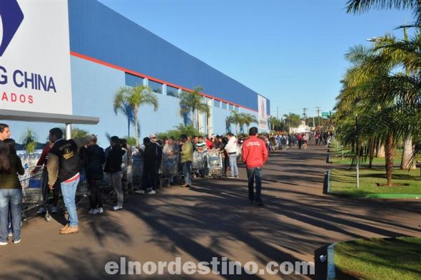 En el segundo día del “Black Friday Frontera” los turistas no paran de llegar