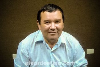 El profesor Henedino Coronel no tuvo una participación productiva en el debate. Desaprovechó la oportunidad de tener una gran audiencia para escuchar sus propuestas y se notó nervioso. (Foto: la Pionera Amambay ZPQuince).