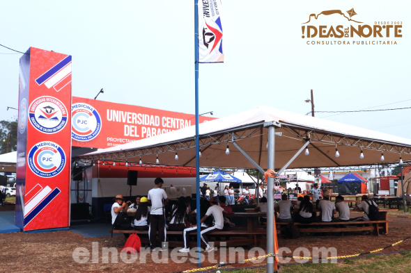 El stand de UCP/Universidad Interamericana, además de garantizar auxilio médico en caso de contingencias, sirvió de punto de encuentro de los estudiantes de escuelas y colegios que visitaron la XVII Expo Amambay 2024. (Foto: Diego Lozano para Ideas del Norte Consultora Publicitaria).