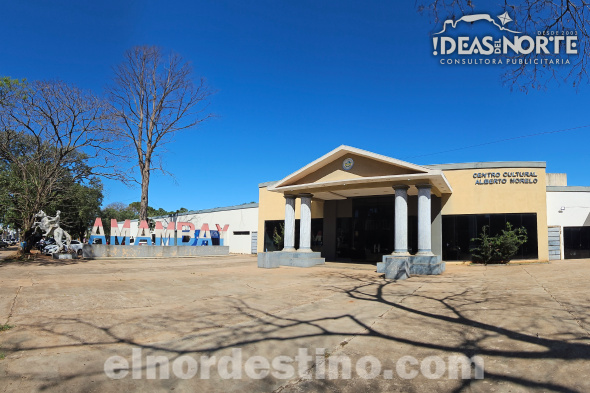 El gobernador Juancho Acosta protagonizó una conferencia de prensa con representantes de diversos medios de comunicación locales y nacionales en la explanada de la sede del gobierno del XII departamento de Amambay. (Foto: Diego Lozano para Ideas del Norte Consultora Publicitaria).