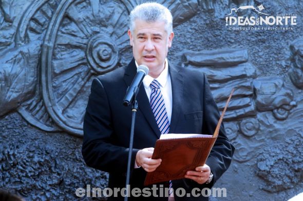 Como hace catorce años, el intendente municipal José Carlos Acevedo realiza un discurso en el acto protocolar por el aniversario de la capital de Amambay. Si triunfase en las próximas elecciones generales del 2021, podría cumplir dos décadas al frente del ejecutivo comunal. (Foto: Diego Lozano).