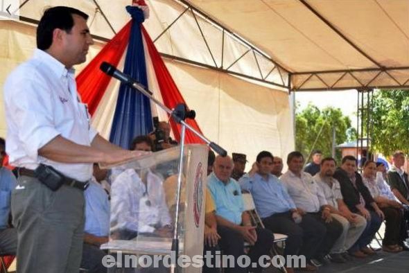 “Al EPP se lo aniquila con obras”, dijo el presidente Federico Franco en su visita a la localidad de Kurusu de Hierro 