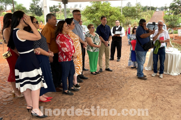 Además del descubrimiento del busto en homenaje al caudillo colorado Don Paublino Antonio Mendoza, se inauguró una calle con su nombre que divide las fracciones Carolina I y Carolina II, ubicadas entre Jardín Aurora y la colonia Potrero Sur. (Foto: Municipalidad de Pedro Juan Caballero).