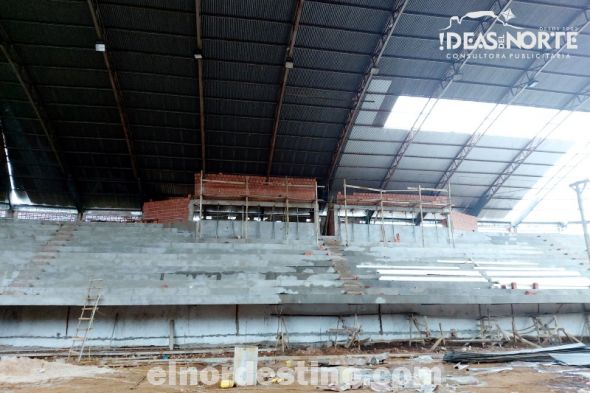 A pesar de la pandemia del Covid19 y las tormentas propias de la estación del año, continúan los trabajos de ampliación y reforma del Estadio Municipal de Pedro Juan Caballero. El contratista Aponte Latorre S.A. tiene el compromiso de entregar la obra terminada el 31 de Enero. (Foto: Diego Lozano para Ideas del Norte Consultora Publicitaria). 