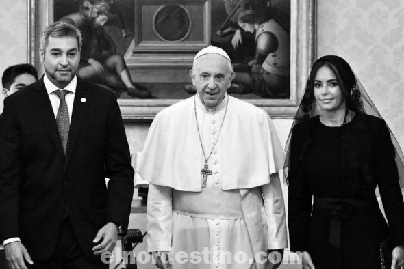 El Sumo Pontífice dijo que reza por el mandatario y todos los paraguayos para que se le conceda la gracia de la paz social, progreso solidario y serena convivencia. La carta del papa Francisco fue compartida a través de las redes sociales de la Presidencia de la República. (Foto: Zenit).