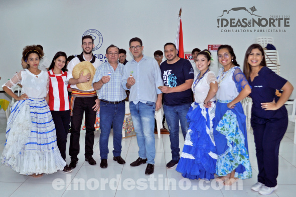 Alumnos paraguayos y brasileros de la Carrera de Medicina de Universidad Sudamericana en Pedro Juan Caballero se presentaron ataviados para la ocasión compartieron bailes y comidas típicas. (Foto: Diego Lozano para Ideas del Norte Consultora Publicitaria).