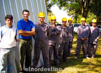 El personal de la empresa Consorcio Alfa Beta comenzó con los trabajos ni bien terminó el acto protocolar. Alfa Beta resultó adjudicataria de las obras según la Licitación Pública Nacional. (Foto: Semanario Extra). 