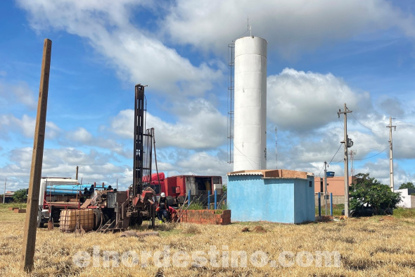 La comisión vecinal de la Fracción Portal 1 del barrio María Victoria, junto a los demás lugareños, llegaron hasta el despacho del intendente municipal de Pedro Juan Caballero licenciado Ronald Enrique Acevedo Quevedo solicitando un nuevo pozo artesiano. (Foto: Municipalidad de Pedro Juan Caballero).