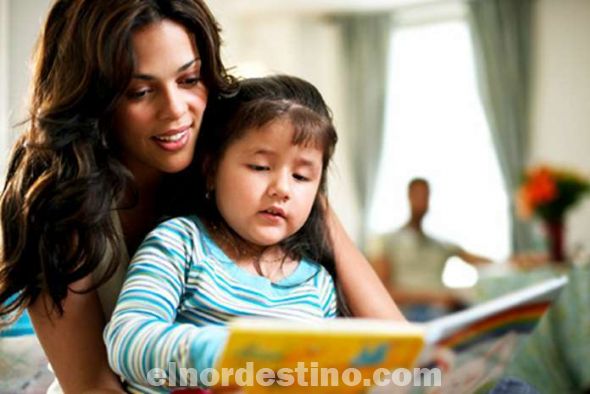 Demuéstrale a tu hijo que una persona no solamente es exitosa cuando logra ser ingeniero, médico, abogado sino cuando no oculta sus sentimientos y emociones. Que además de sacar buenas notas, sepa pedir perdón, ayudar a quien lo necesita y ser tolerante. (Foto: Todofamilia.com)