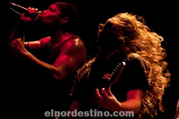 Dúo titánico. Guturales, y velocidad en cuerdas. El vocalista Derrick Green y el guitarrista Andreas Kisser en acción. (Foto: paraguay.com).