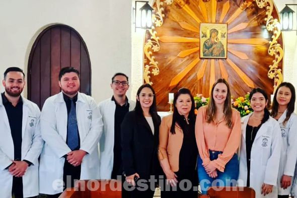 Alumnos y Cuerpo Docente de Nueva Universidad Sudamericana rinden homenaje a la Santa Madre del Perpetuo Socorro