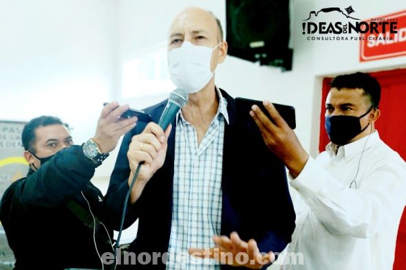 El presidente de la Pastoral de la Sobriedad que funciona hace siete años en la Parroquia Nuestra Sra. Del Perpetuo Socorro de Pedro Juan Caballero detalla los alcances del Novenario en una conferencia de prensa realizada en Salón de Actos. (Foto: Diego Lozano para Ideas del Norte Consultora Publicitaria).