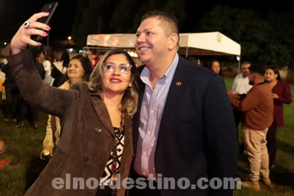 Desde zonas rurales y urbanas, maestros del departamento de Amambay se encontraron en Pedro Juan Caballero para compartir una jornada de celebración y revalorización de su noble labor ofrecida por el gobernador Juancho Acosta. (Foto: Dirección de Comunicaciones de la Gobernación de Amambay).