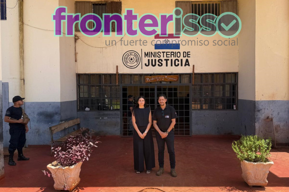 La consulesa adjunta Leila Medina encabezó una comitiva que realizó aproximadamente treinta gestiones, entre documentos y asesoramiento en la atención al público Y con el Instituto Penitenciario se capacitaron noventa y dos agentes penitenciarios. (Foto: Gentileza Leila Medina).