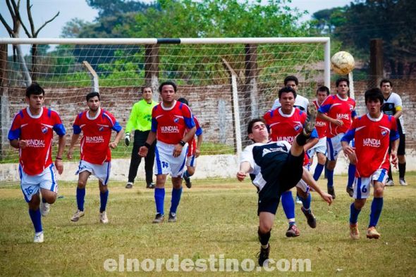 Como era lógico Aquidabán fue asediado por Independiente hasta el final del partido. INDE tuvo mayor parte del tiempo el balón en su poder pero careció de ideas en el último tramo. Fue un empate justo porque Aquidabán también llegó vía contraataque. (Foto: Diego Lozano). 