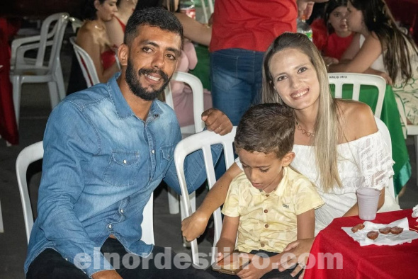 Las festividades de Navidad y Año Nuevo ya son una tradición que reúne a los estudiantes que no pudieron viajar a su ciudad de origen, según el calendario de actividades de la Universidad Central del Paraguay cada Diciembre. (Foto: Asesoría de Prensa de Universidad Central del Paraguay sede Pedro Juan Caballero).