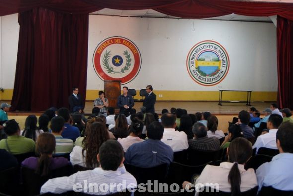 Vista general del Salón Auditorio “Alberto Morelo” que en esta ocasión albergó a la totalidad de los funcionarios de la Gobernación de Amambay. Los mismos tenían cierta incertidumbre acerca de su continuidad en la entidad departamental. (Foto: Diego Lozano). 
