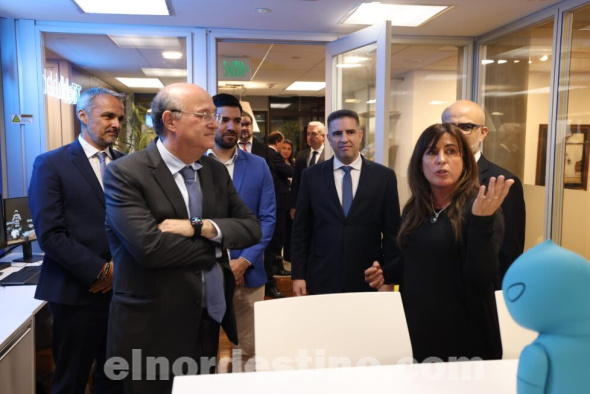 En Paraguay, TechLab experimentará con tecnologías clave como inteligencia artificial generativa, realidad virtual y aumentada, robots sociales y drones. Estas tecnologías son fundamentales para impulsar el desarrollo integral de la región. (Foto: Ministerio de Tecnologías de la Información y Comunicación).