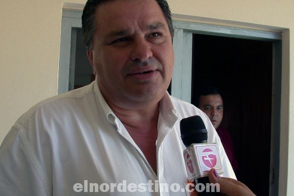 El señor César Quevedo es Jefe Regional de la DINATRAN. Estuvo presente en la Junta Departamental, ocasión que aprovechó para responder sobre una sugestiva visita al domicilio de uno de los concejales portando un maletín. Dijo que llevaba su notebook y algunos documentos personales. (Foto: Diego Lozano).