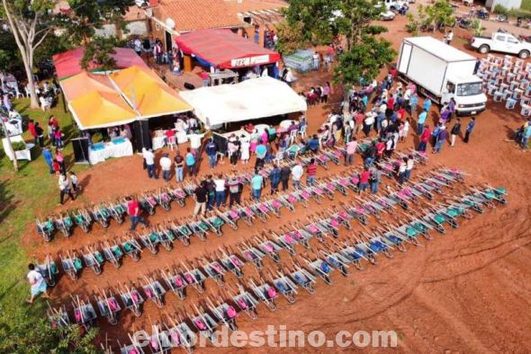 Para completar los servicios hacia la comunidad de Karapaí en este Día de Gobierno organizado por la Oficina Parlamentaria del diputado Juan Silvino “Juancho” Acosta, una gran cantidad de entidades públicas se hicieron presentes. (Foto: Gentileza).