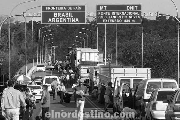 El gobernador misionero Oscar Herrera Ahuad desde el inicio de la pandemia mantuvo un férreo cierre de fronteras de su provincia con sus países vecinos e incluso las demás provincias argentinas. Ahora sugiere la reapertura del paso internacional como una prueba piloto. (Foto: Misiones Net).