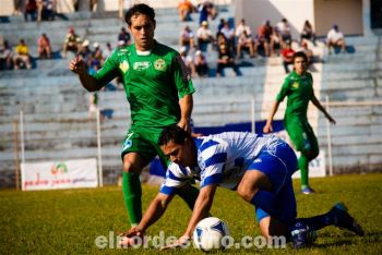 El centrocampista Derlis Cardozo dividió mucho el balón en su zona, originando contragolpes por pérdida del balón. Se avecinan ajustes en una zona vital para la creación del juego. (Foto: Diego Lozano).