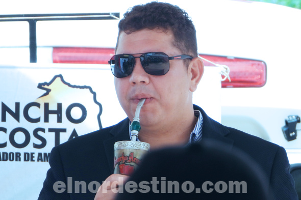 Generoso con su pueblo, Juancho Acosta coloca paseo navideño en uno de los lugares referenciales de Pedro Juan Caballero 