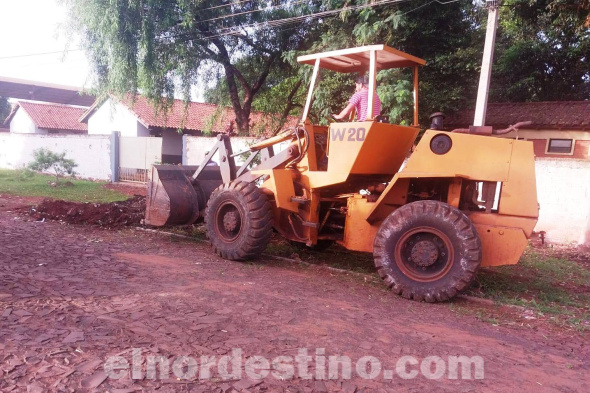 Las cuadrillas del Departamento de Salubridad e Higiene abarcan determinados cuadrantes por zonas, donde realizan un exhaustivo trabajo de aseo, que ofrece resultados muy positivos para los fines previstos de mantener limpia y en orden la ciudad Pedro Juan Caballero. (Foto: Municipalidad de Pedro Juan Caballero).
