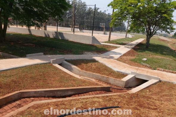 El Centro de Desarrollo Comunitario y Urbano “Pâi Tavyterâ” está ubicado en el populoso barrio General Genes de la capital de Amambay, siendo el acceso al mismo facilitado por la arteria principal que da nombre al sector de la ciudad completamente asfaltado. (Foto: Diego Lozano).