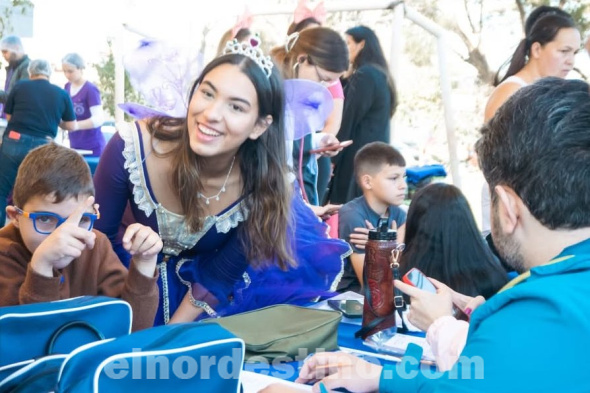 Alumnos y docentes de la Carrera de Medicina de UCP celebraron el “Día del Niño Saludable y Feliz” enfrente de la Clínica Central 
