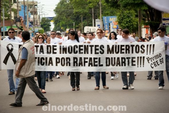No faltaron los recordatorios para los ex compañeros que ya no están entre nosotros por haber terminado sus vidas en forma temprana.  Los ex alumnos del CRE reclamaron por justicia en el reciente asesinato del querido Rafael Duarte. (Foto: Diego Lozano).