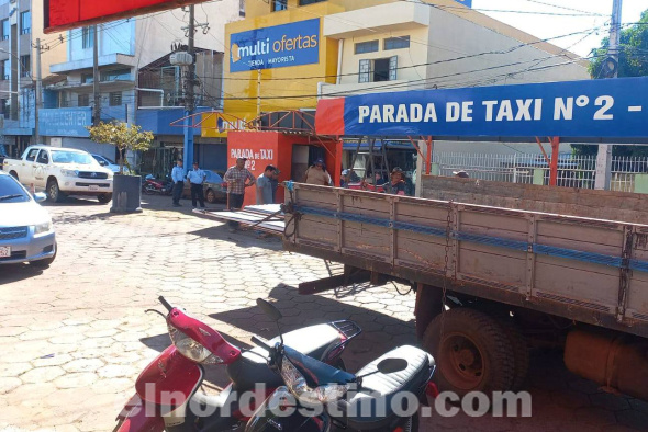 Con el traslado de  Parada de Taxi Nro. 2 la Municipalidad de Pedro Juan Caballero favorecer el tránsito tanto para los visitantes a la ciudad como para los ciudadanos que acuden a la feria libre. (Foto: Municipalidad de Pedro Juan Caballero).