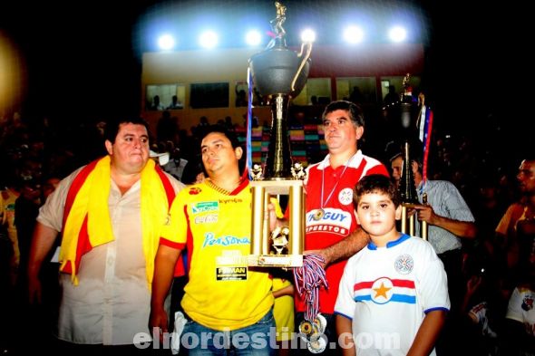 El equipo de Amambay se quedó merecidamente con el vicecampeonato. La “tricolor” no pudo conseguir la 10ma estrella pero dejó en alto el prestigio pedrojuanino. Concepción en tercer lugar y cuarto Encarnación. (Foto: Red Deportiva).