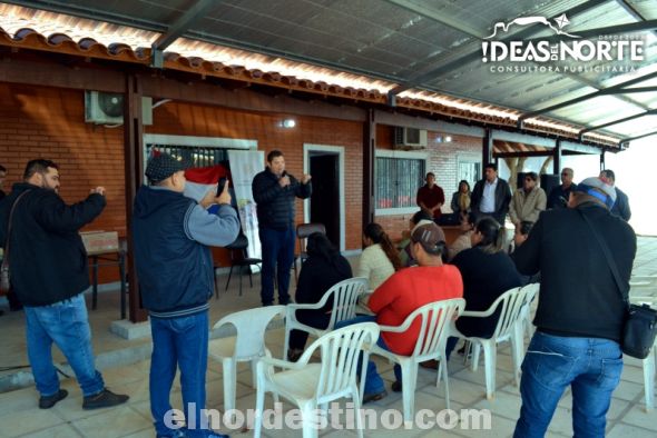 El diputado Juancho Acosta realizó la entrega simbólica de alimentos para seis comedores del distrito de Pedro Juan Caballero. La actividad se desarrolló en la sede del Ministerio de Agricultura y Ganadería. (Foto: Ideas del Norte Consultora Publicitaria).