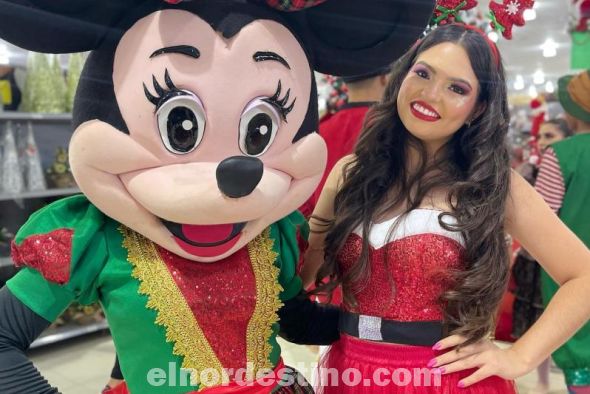 Papá Noel está presente todos los días a partir del mediodía, para que los visitantes pueden fotografiarse con Santa Claus en el hall de recepción, donde se colocó un árbol de Navidad de grandes dimensiones y un trineo alusivo. (Foto: Gacetilla de Prensa de Planet Outlet).