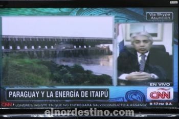 Los conductores Gabriela Frías y Xavier Serbia, de CNN, dedicaron un bloque para analizar el avance de Paraguay en materia energética y la posibilidad de la instalación de la multinacional Rio Tinto Alcan.