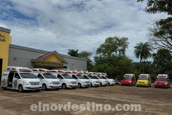 La actividad principal fue la entrega de diez ambulancias destinadas a mejorar la atención de emergencias en los seis distritos que componen Amambay: Pedro Juan Caballero, Bella Vista Norte, Capitán Bado, Zanja Pytã, Karapaí y Cerro Corá. (Foto: Dirección de Comunicaciones de la Gobernación de Amambay).