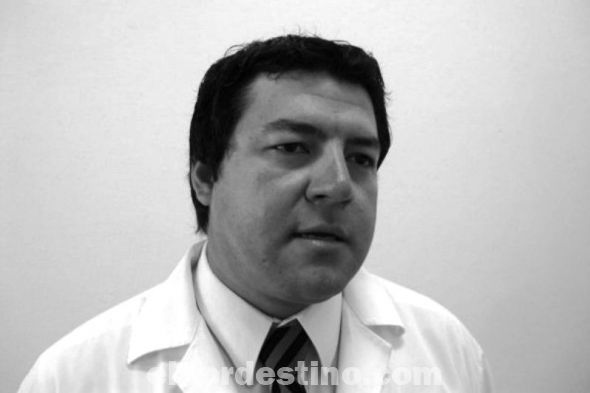 Aguardan aparatos en el laboratorio para análisis y también un aparato de rayos X en el hospital distrital de Horqueta